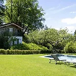 Castello Di Vezio Апарт-отель 4*