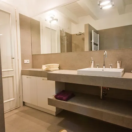 Lägenhetshotell Castello Di Vezio