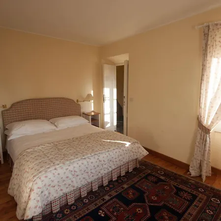 Castello Di Vezio Lägenhetshotell