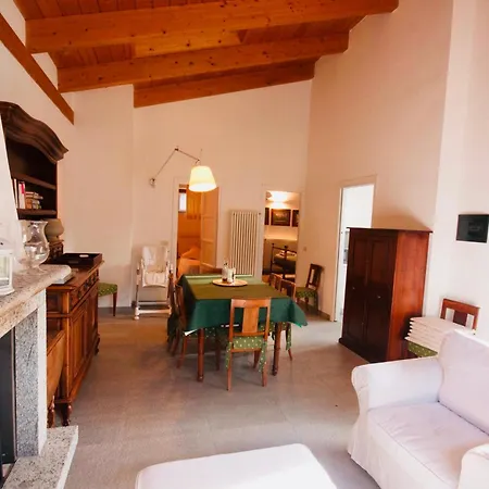 Lägenhetshotell Castello Di Vezio