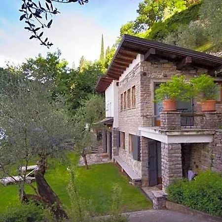 Castello Di Vezio Apartahotel 4*