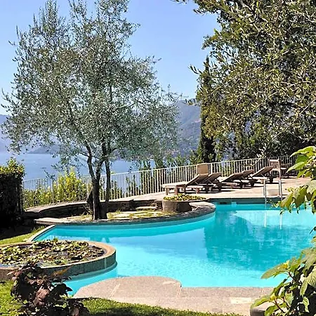 Castello Di Vezio Apartahotel 4*