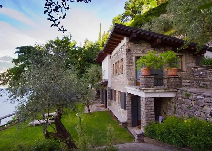 Castello Di Vezio Aparthotel Varenna