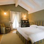 Hotel apartamentowy Castello Di Vezio 4*