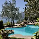 Hotel apartamentowy Castello Di Vezio 4*