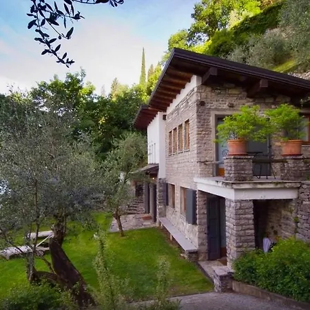 Castello Di Vezio Apart Otel Varenna