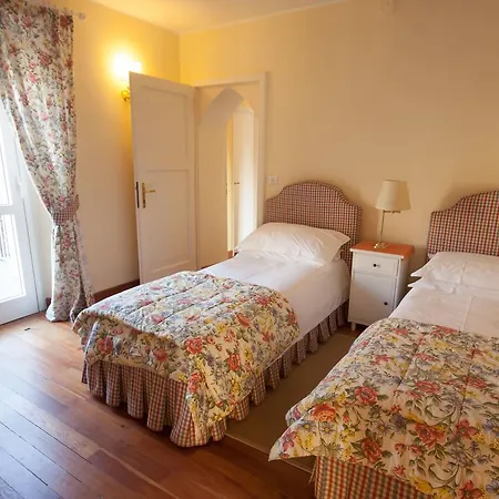 Castello Di Vezio 4* ヴァレンナ